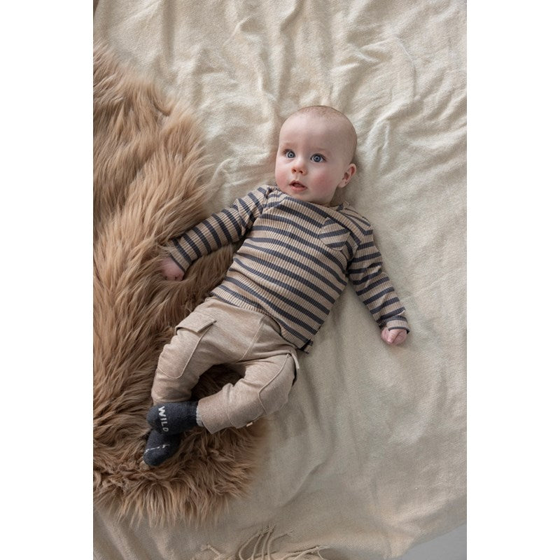 Süßes Ringel-Shirt aus Bio-Baumwolle mit Brusttasche in Taupe Melange