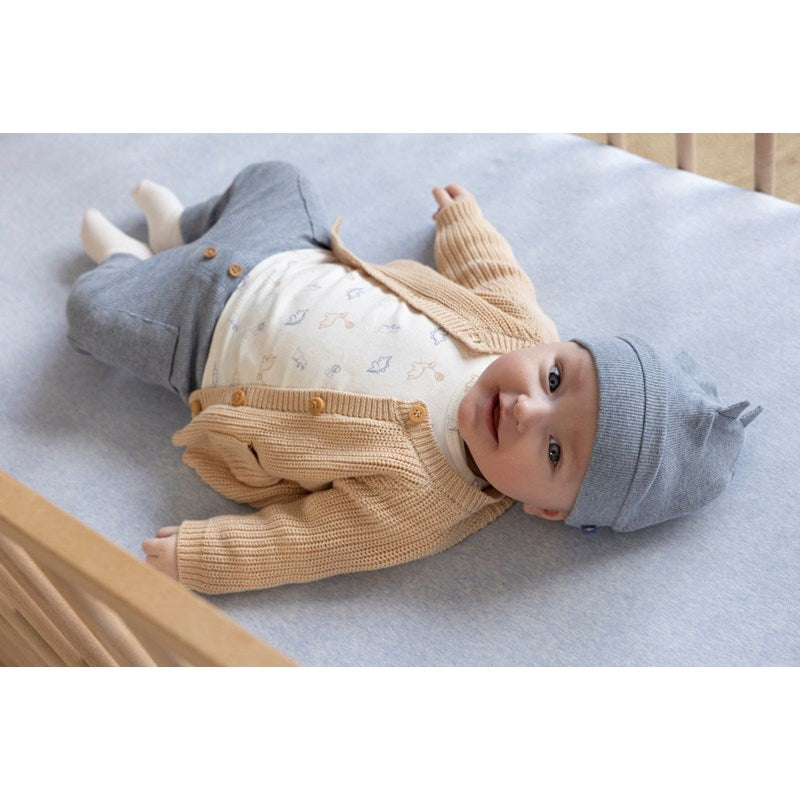 Hose, T-Shirt, Jacke und Mütze aus der A-Roarable Kollektion von Feetje