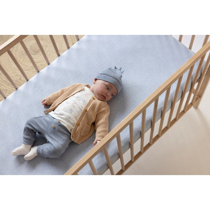 Hose, T-Shirt, Jacke und Mütze aus der A-Roarable Kollektion von Feetje