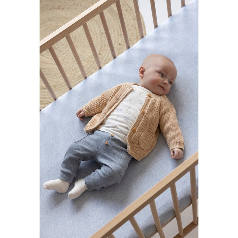 Hose, T-Shirt und Jacke aus der A-Roarable Kollektion von Feetje