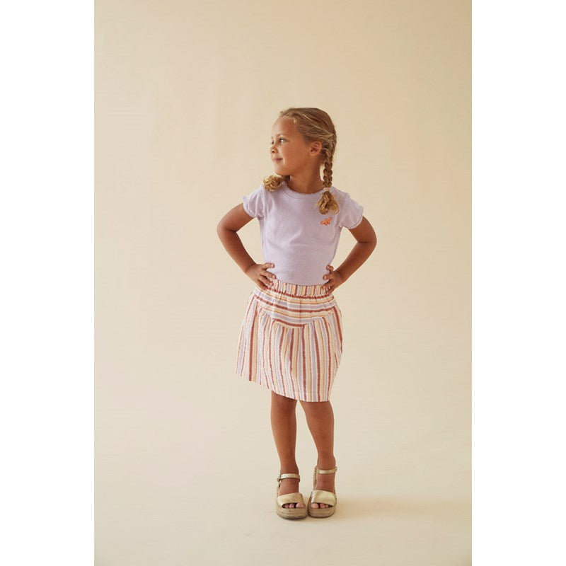 Schöner Sommerrock mit Glanzeffekt, gestreift in Aprikose, Rosa und Rottönen