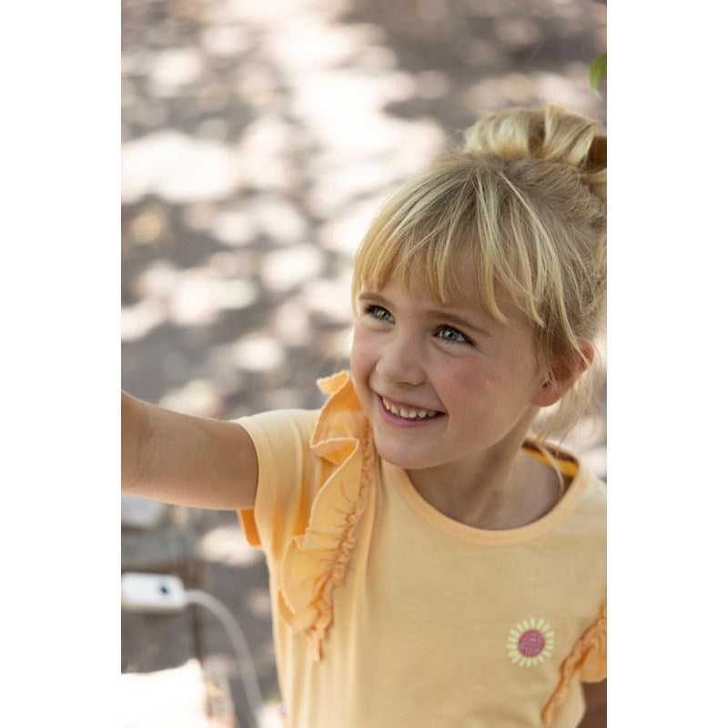 Süßes T-Shirt in Aprikose mit Rüschen und Rundhalsausschnitt