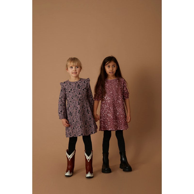 Schönes Kleid in Lila mit Rüschen und All Over Print