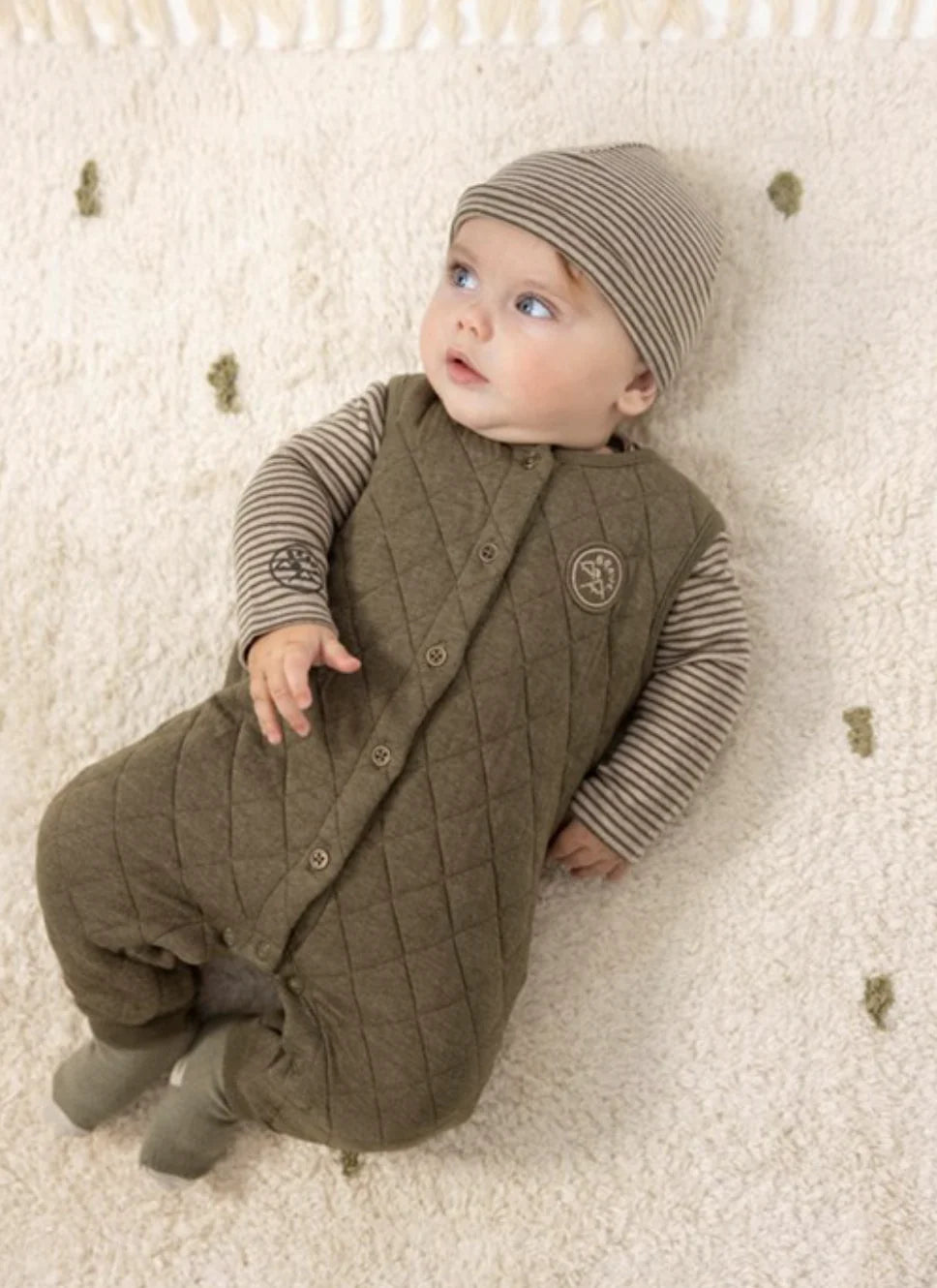 Schöne warme wattierte Latzhose von Feetje in Army-grün