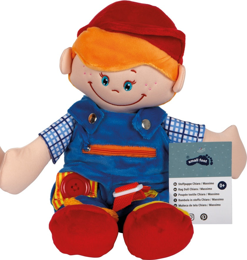 Übungspuppe Massimo mit Latzhose und Mütze und vielen Übungs-Elementen