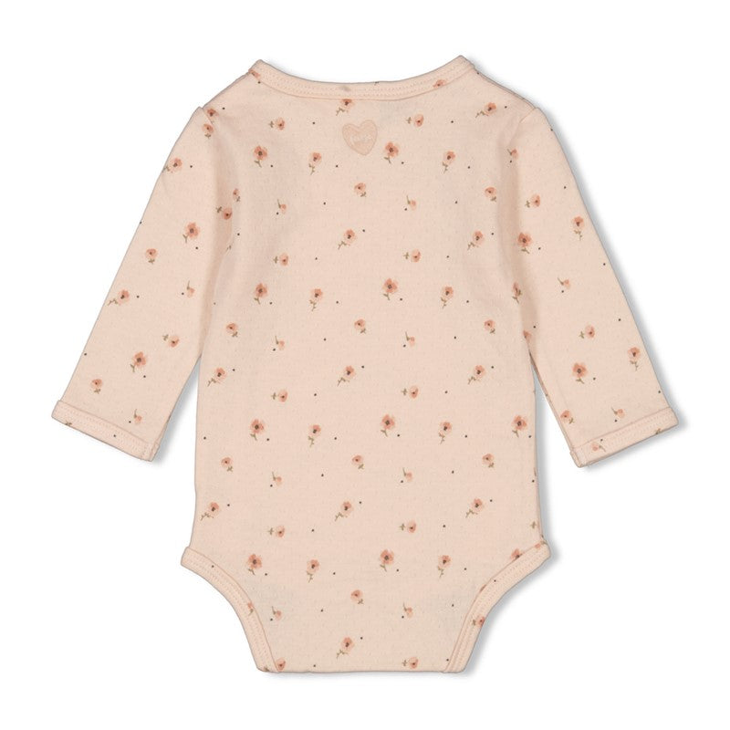 Niedlicher Wickelbody in zartem rosa mit Blumendruck und praktischen Druckknöpfen