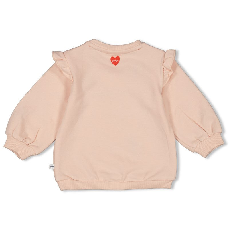 Bezaubernder rosa Sweater mit Rüschchen an den Ärmeln und süßen Kirschen darauf aus Bio-Baumwolle