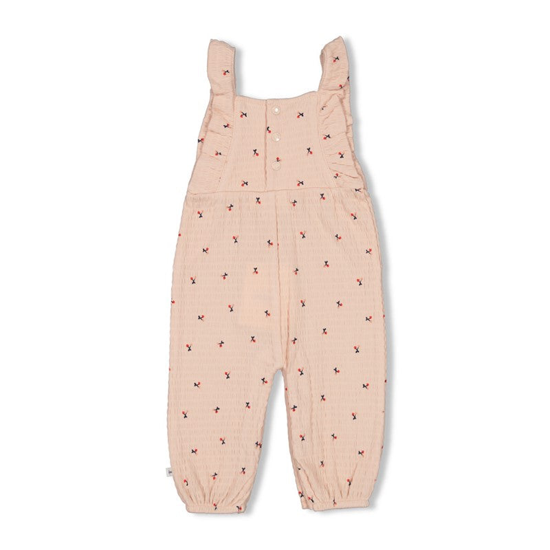 Entzückender Jumpsuit aus leichtem Stoffbin rosa mit Kirschen All Over Print und Rüschenträger