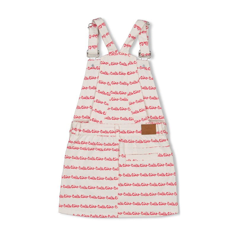 Flottes Salopette-Kleid in weiß mit rotem All Over Druck Ciao Bella. Die verstellbaren Träger sind individuell anpassbar.