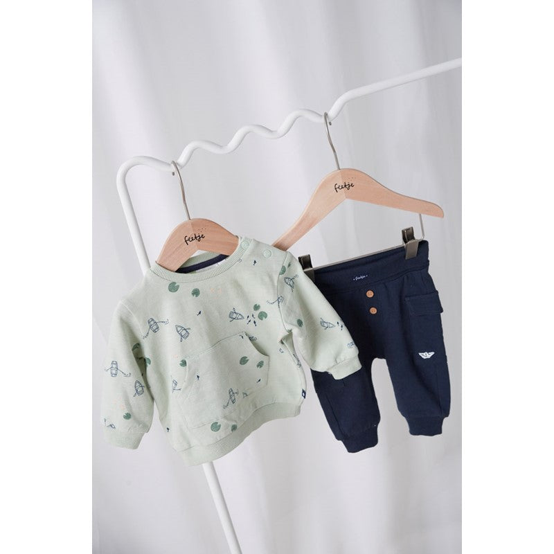 Niedlicher Sweater in Minze mit Booten und Fischen und Bauchtasche