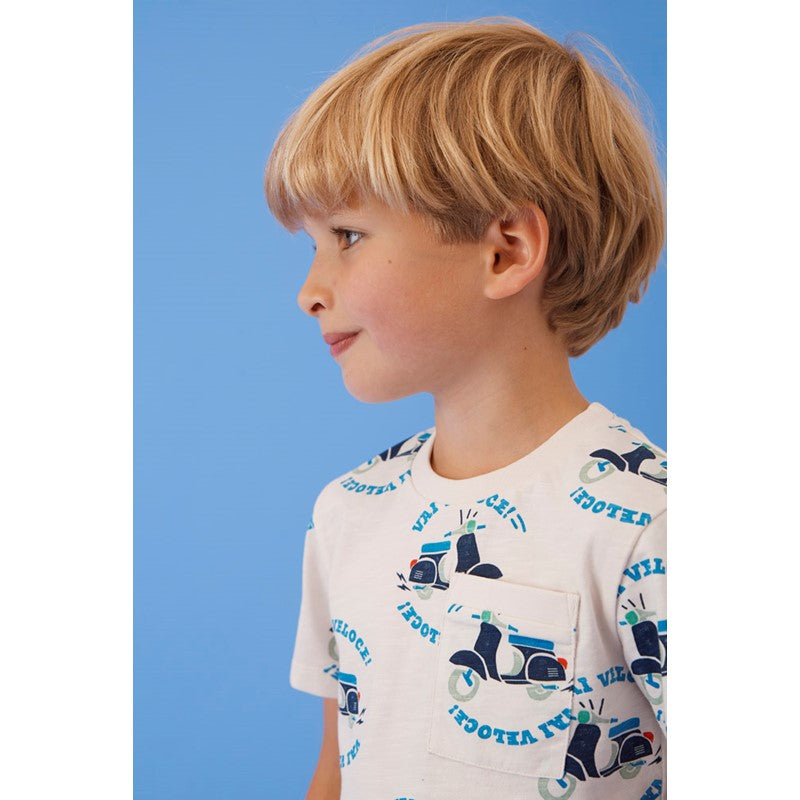 Schönes T-Shirt in weiß mit flotter Vespa und "Vai Veloce!" All Over Druck, aus Bio-Baumwolle