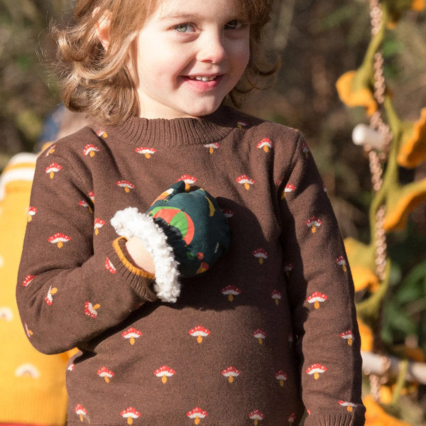 Warmer Winterpullover mit Pilzen in braun aus Bio- und Fairtrade-Baumwolle