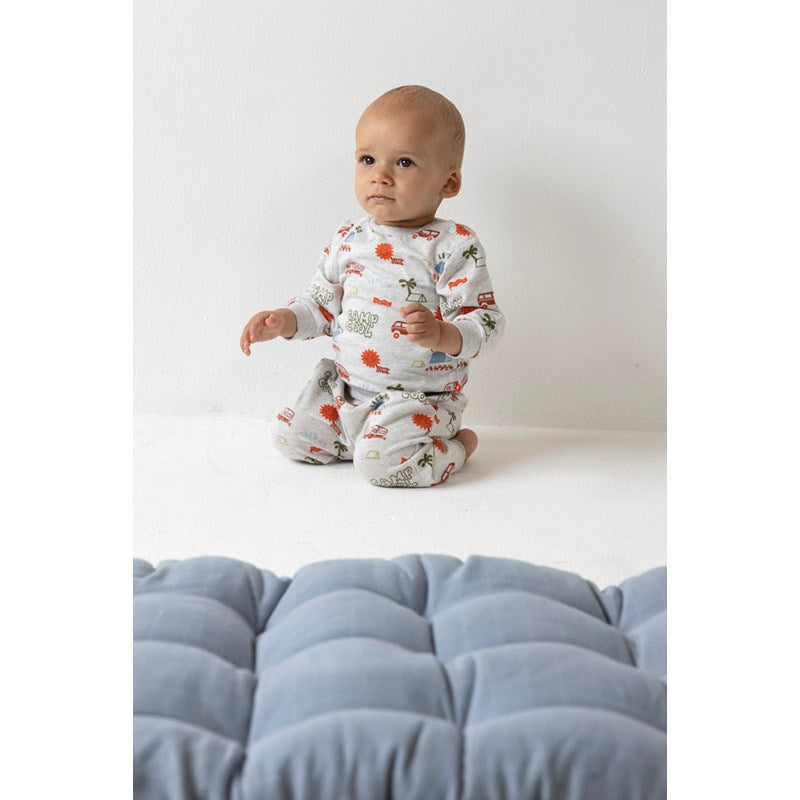 Schöner Sweater mit All Over Print mit Campingmotiven in grau melange aus Bio-Baumwolle