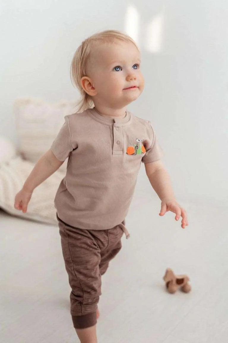 T-Shirt aus Baumwolle mit frechen Schnecken