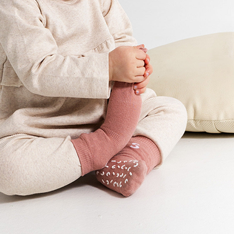 Tolle Socken die nicht rutschen und am Fuß bleiben in rosa