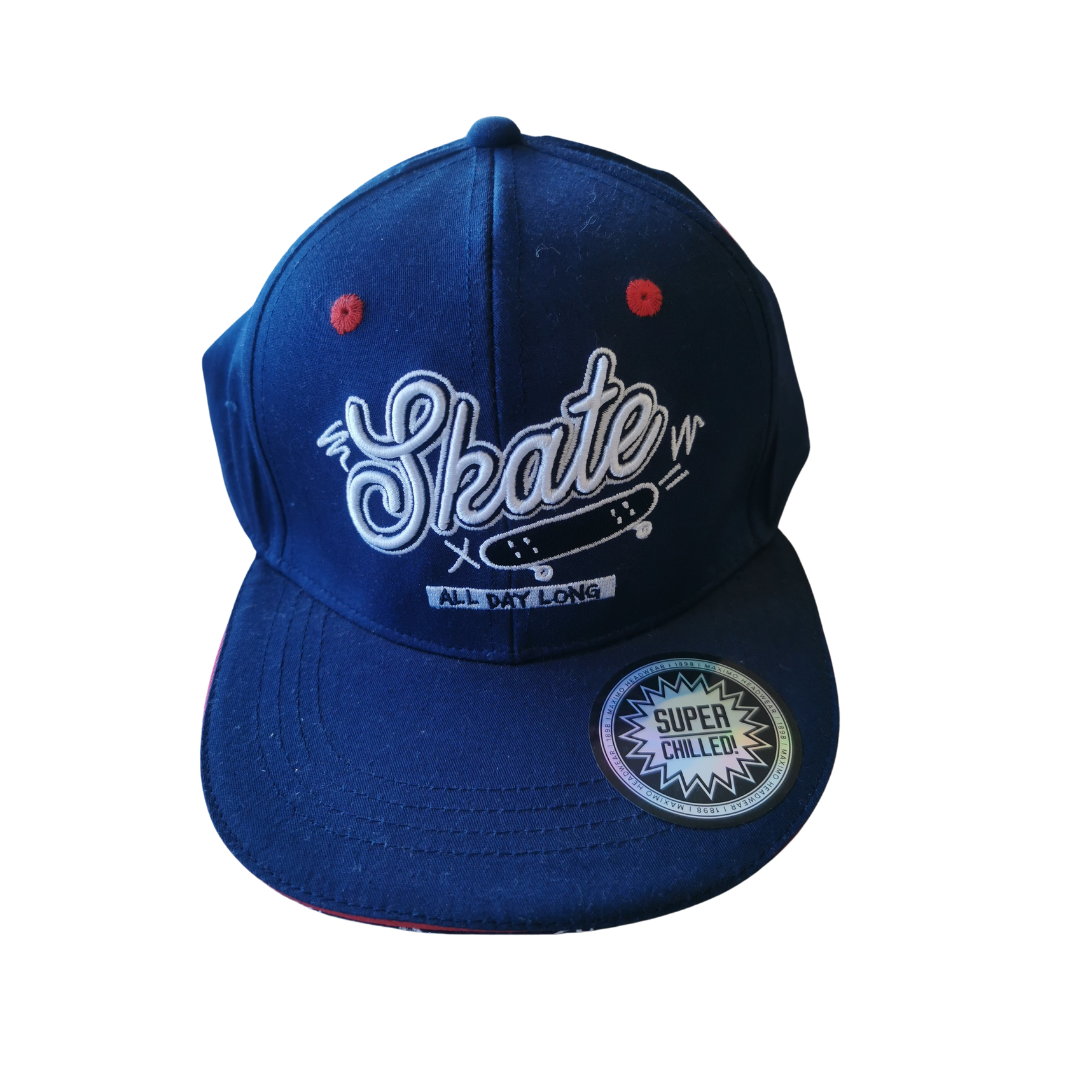 Coole Skater-Cap in blau mit Skateboard, größenverstellbar