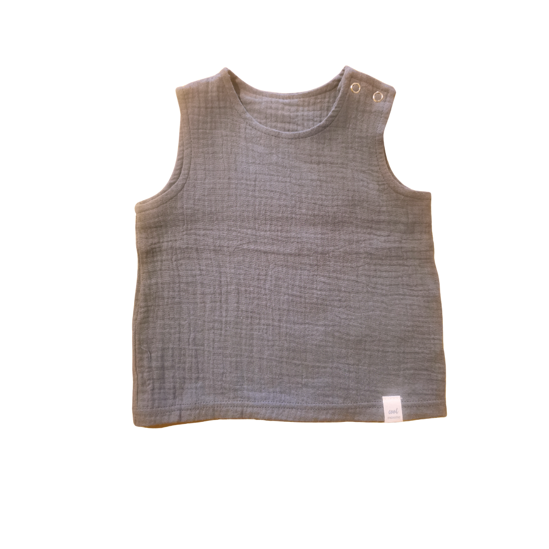 Schönes T-Shirt aus Musselin in blau mit Druckknöpfen an der Schulter