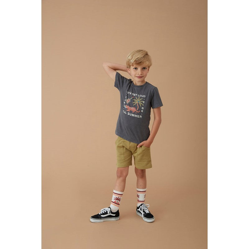 Hochwertiges T-Shirt aus Bio-Baumwolle in Anthrazit mit fröhlichem Aufdruck mit Leopard, Palme und Gitarre