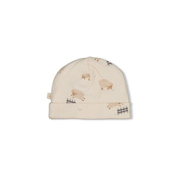 Niedliche Babymütze in creme mit All Over Print in Schafoptik und mit Feetje Logo-Fähnchen, aus 100% Bio-Baumwolle
