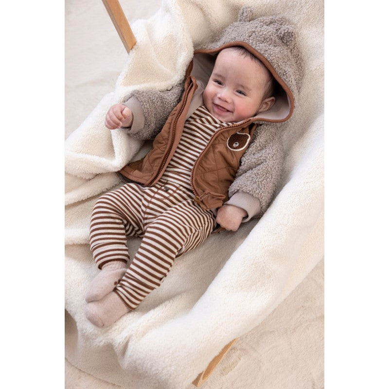 Süße Plüschjacke mit Kapuze und Teddy-Ohren ind Braun mit Teddybären Applikation auf der Brust