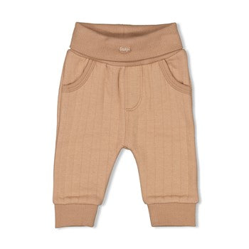 Schöne, bequeme Babyhose in Haselnuss mit weichem Umschlagbund