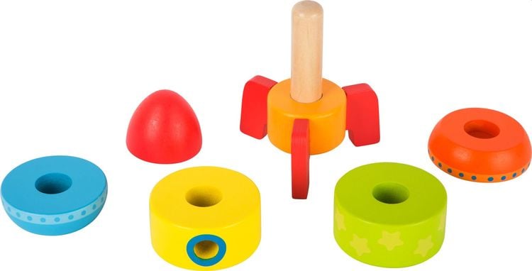 Die bunte Rakete aus Holz ist ein besonders schönes Steckspielzeug zum Schulen der Motorik