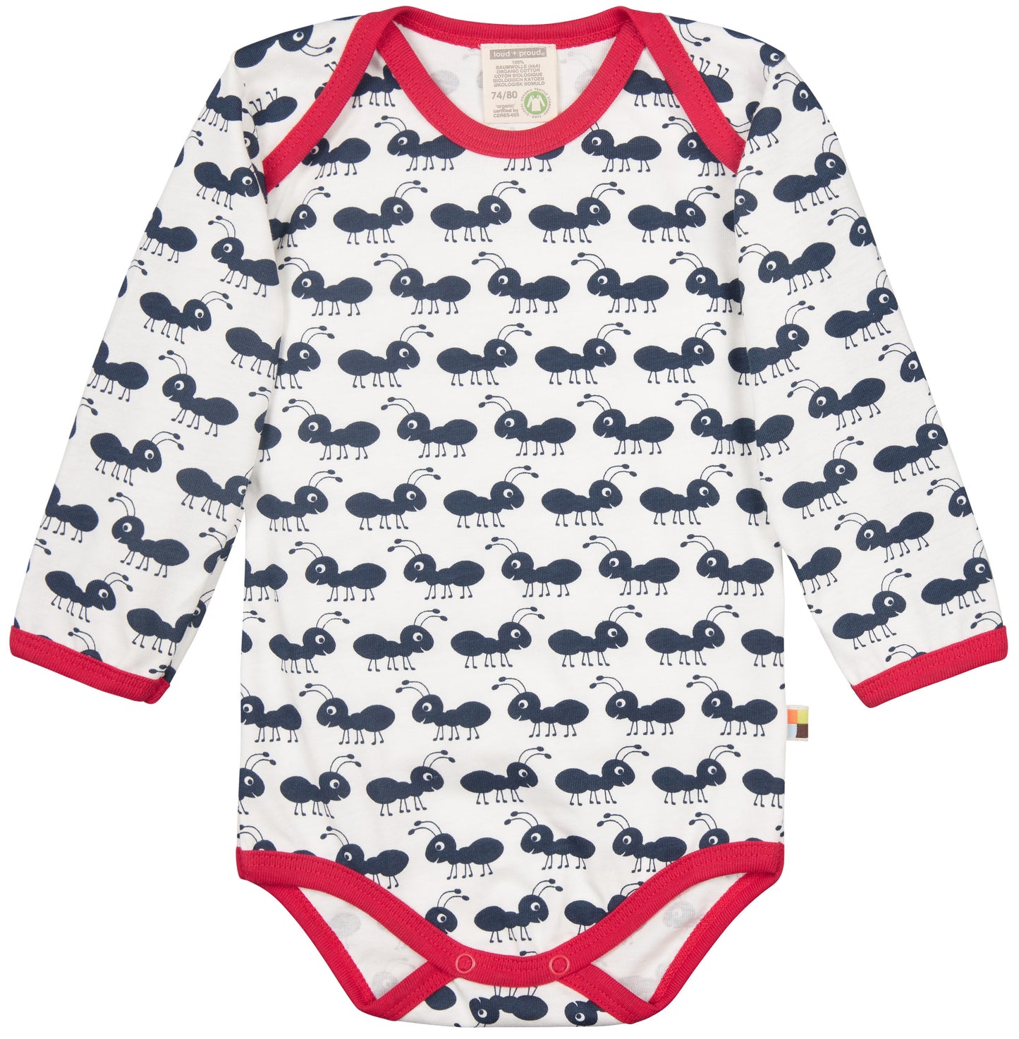 Toller Langarm-Body von Loud and Proud aus Bio-Baumwolle. Mit roten Bündchen und dunkelblauen Ameisen. Der Body hat einen Schlupfkragen und Druckknöpfe im Schritt