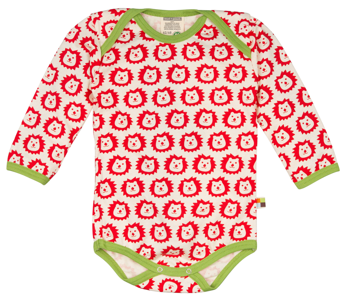 Toller Langarm-Body von Loud and Proud aus Bio-Baumwolle. Mit grünen Bündchen und roten Löwen. Der Body hat einen Schlupfkragen und Druckknöpfe im Schritt
