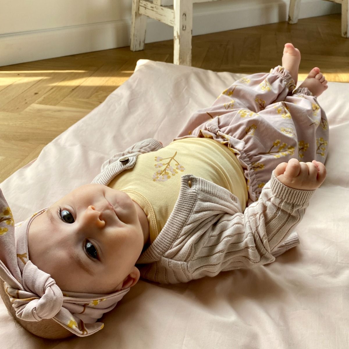 Leichte Hose aus Bio-Baumwolle in zartem rosa mit Gummibund