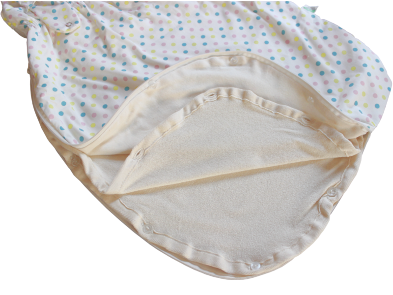 Kuschliger Schlafsack aus Bio-Baumwolle mit bunten Pünktchen, größenverstellbar mit Innensack