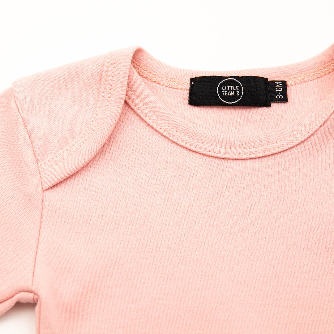 Hochwertiger Langarm-Body aus Bio-Baumwolle mit Schlupfkragen in rosa