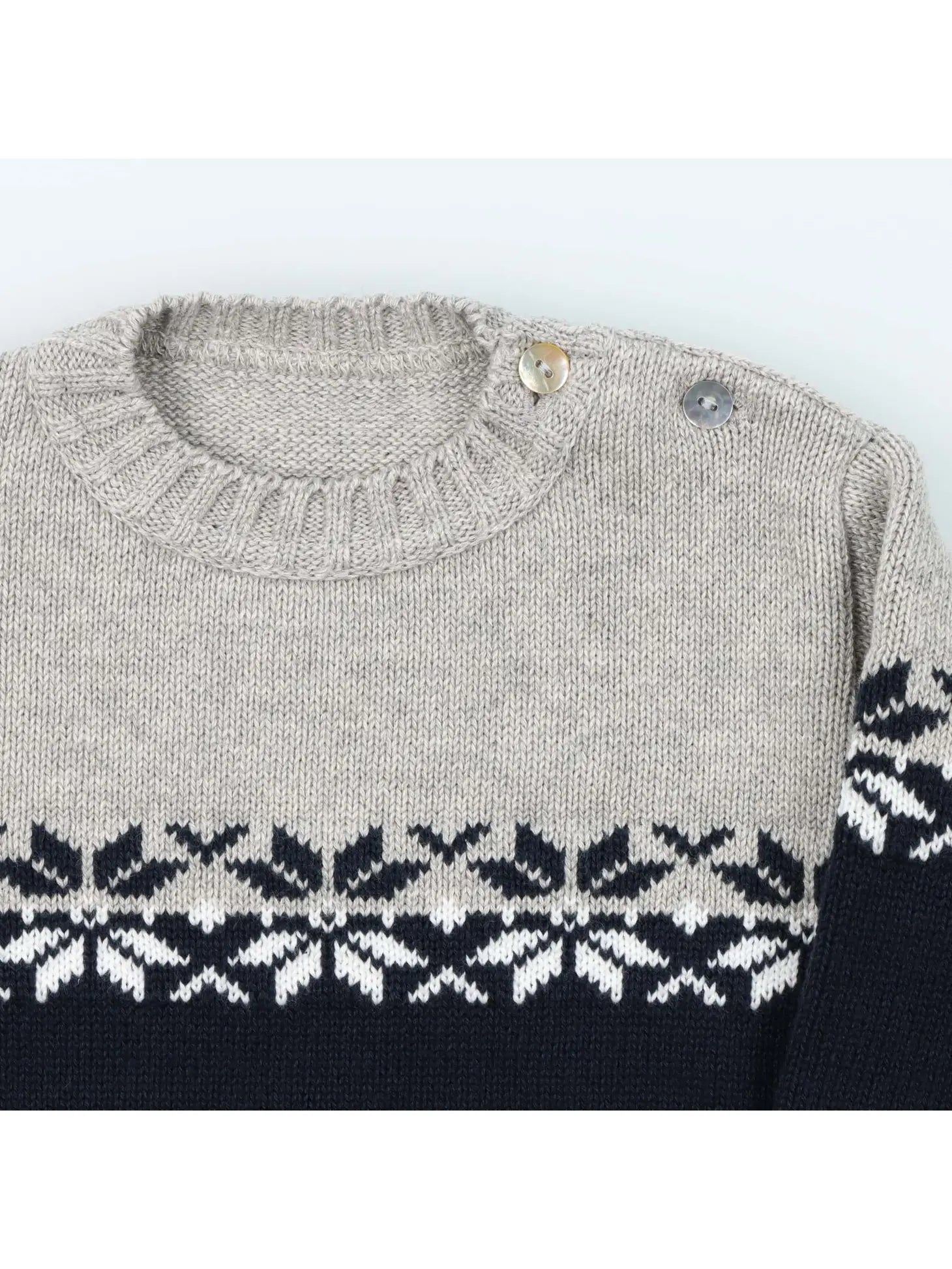Schöner Winterpulli aus Baumwolle in blau, grau und weiß