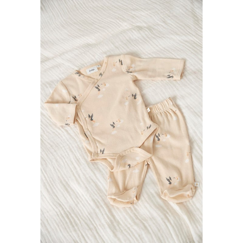 Süße Baby-Hose mit Fuß in Creme mit All-Over-Print Störche im Set mit Body