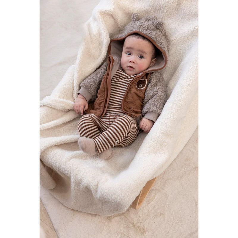 Süße Plüschjacke mit Kapuze und Teddy-Ohren ind Braun mit Teddybären Applikation auf der Brust