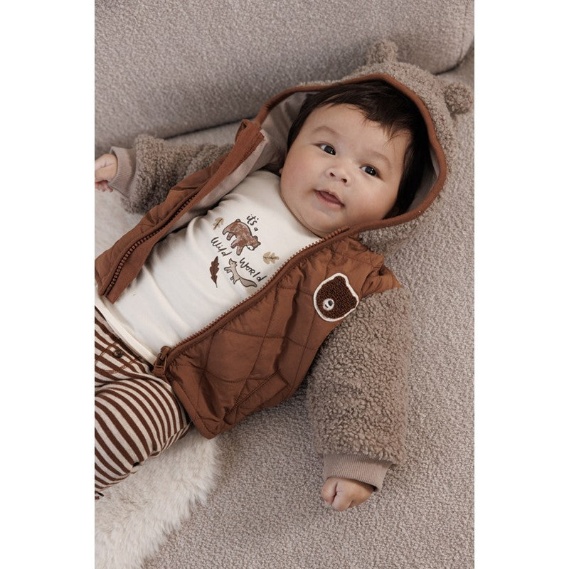 Süße Plüschjacke mit Kapuze und Teddy-Ohren ind Braun mit Teddybären Applikation auf der Brust