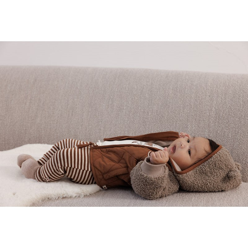 Süße Plüschjacke mit Kapuze und Teddy-Ohren ind Braun mit Teddybären Applikation auf der Brust