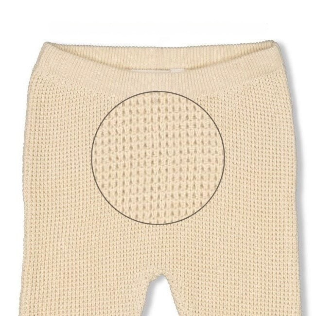 Schöne Strickhose für Babies in Sand-Melange 