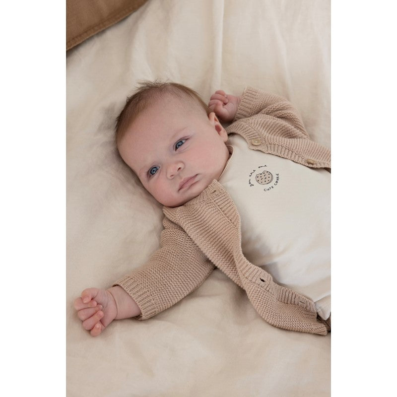 Süße Strickjacke in Sand Melange aus weicher Baumwolle