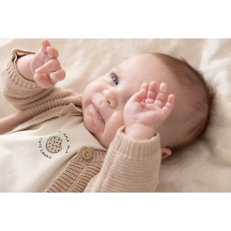 Süße Strickjacke in Sand Melange aus weicher Baumwolle