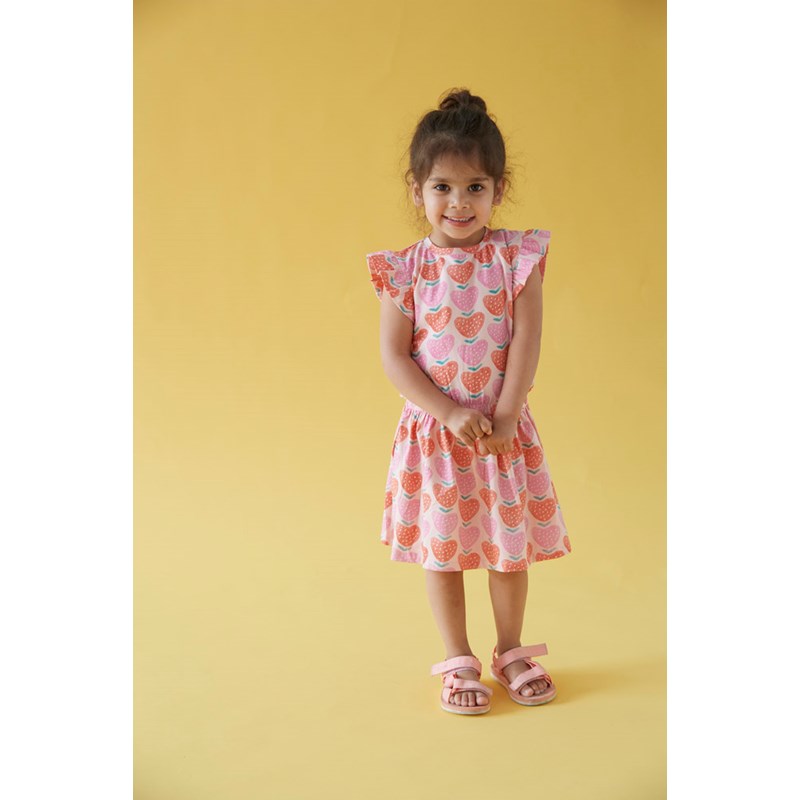 Hübsches Kleid in rosa mit Erdbeer-All Over Druck und Rüschen Ärmeln
