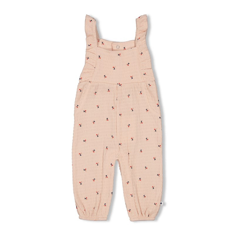 Entzückender Jumpsuit aus leichtem Stoffbin rosa mit Kirschen All Over Print und Rüschenträger 