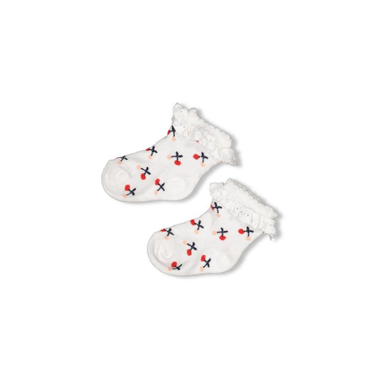Niedliche Babysocken mit süßen Kirschen darauf