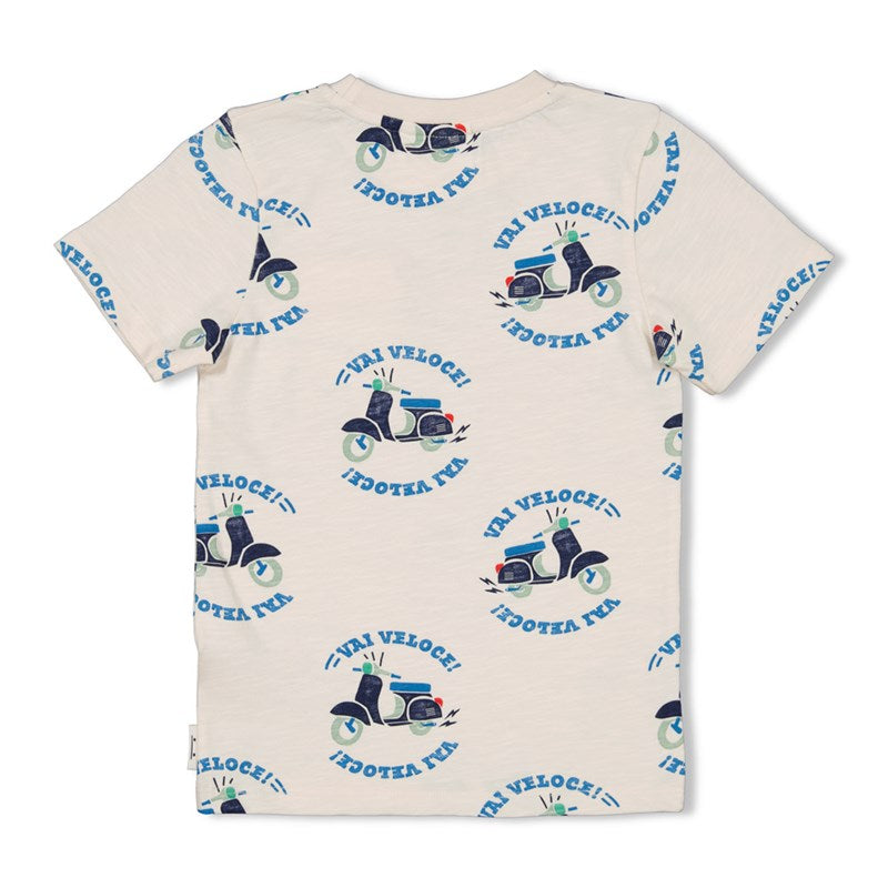 Schönes T-Shirt in weiß mit flotter Vespa und "Vai Veloce!" All Over Druck, aus Bio-Baumwolle