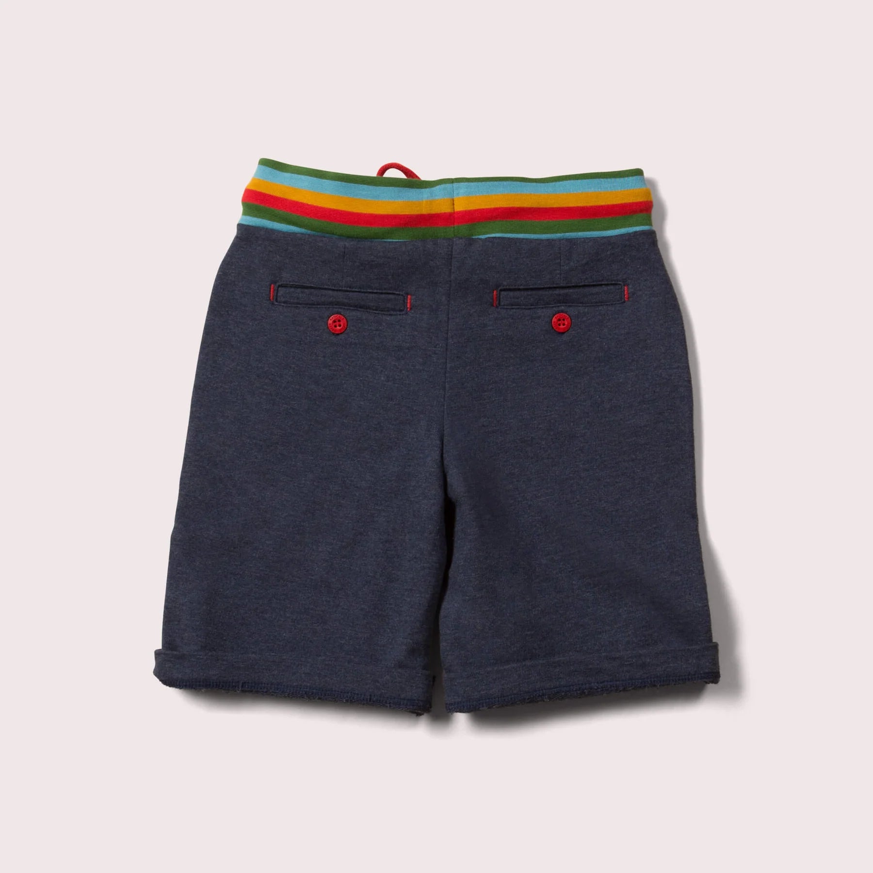 Hochwertige kurze Hose aus weicher Bio-Baumwolle in dunklem blau mit buntem Bund und Zugbund