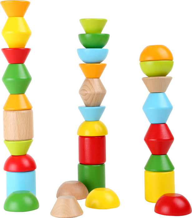 Schönes buntes Stapelspuel aus Holz für Geschicklichkeit und Feinmotorik 