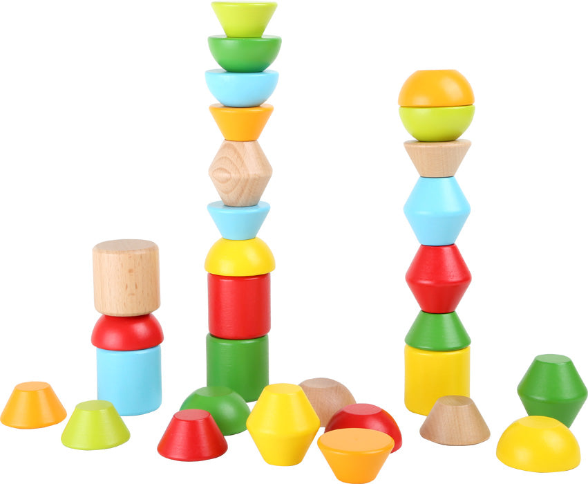 Schönes buntes Stapelspuel aus Holz für Geschicklichkeit und Feinmotorik 