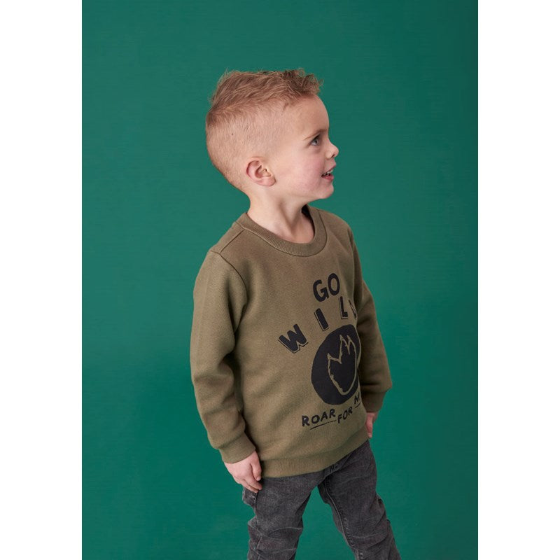 Sweater Go Wild in Armygrün mit coolem Pfotenabdruck von Sturdy