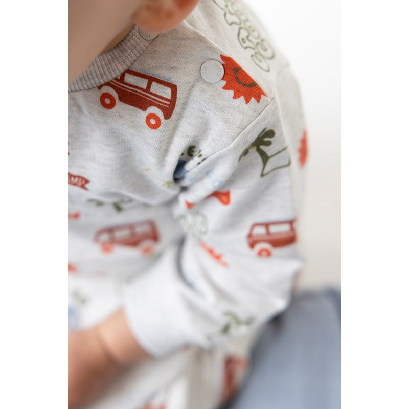 Schöner Sweater mit All Over Print mit Campingmotiven in grau melange aus Bio-Baumwolle