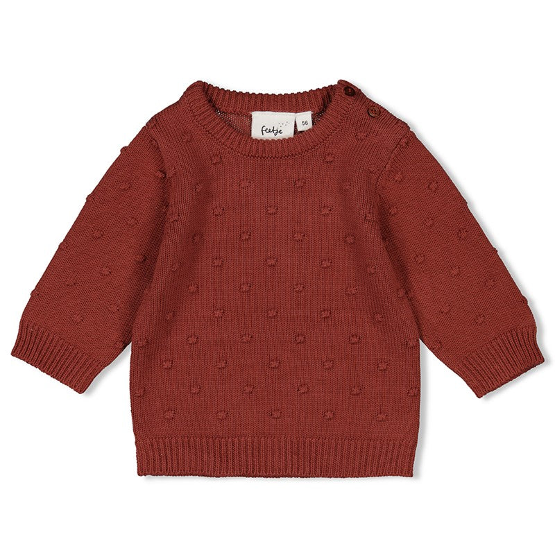 Schöner Strickpulli in berry mit Knöpfen an der Schulter