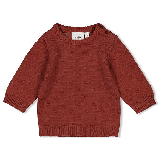 Schöner Strickpulli in berry mit Knöpfen an der Schulter